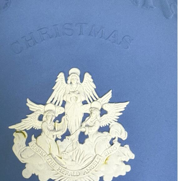 Wedgwood England Blue Jasperware 1991 'Hark the Herald Angels Sing' Plate w/Box - Picture 6 of 10